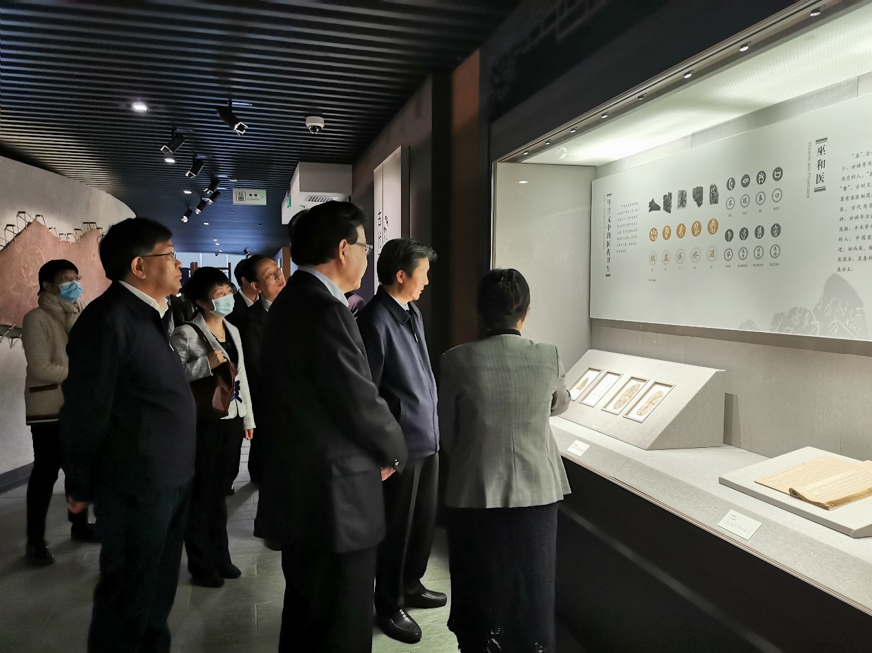 国家市场监管总局副局长田世宏一行来校调研中医药国际标准化工作