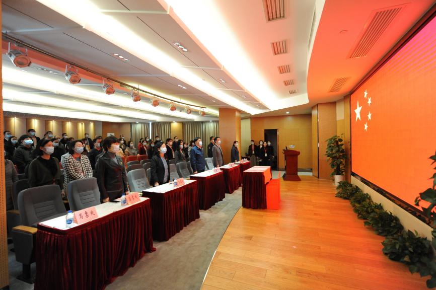 选举日，伟德师生投下庄严一票