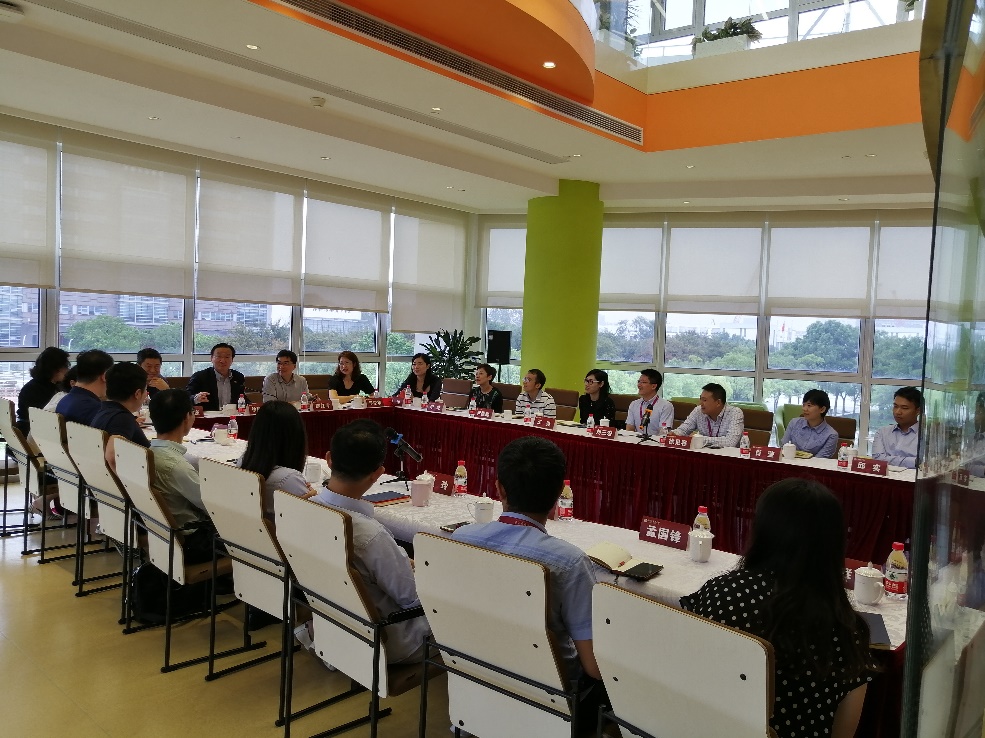 伟德举行新引进青年学者座谈会