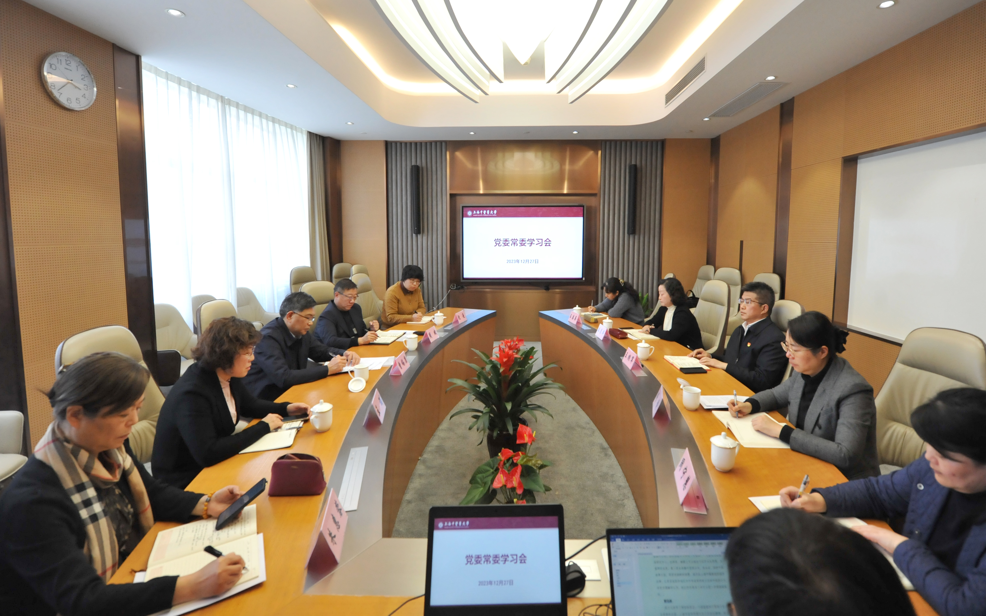 校党委常委（扩大）学习会召开，围绕学习贯彻习近平文化思想举行专题研讨