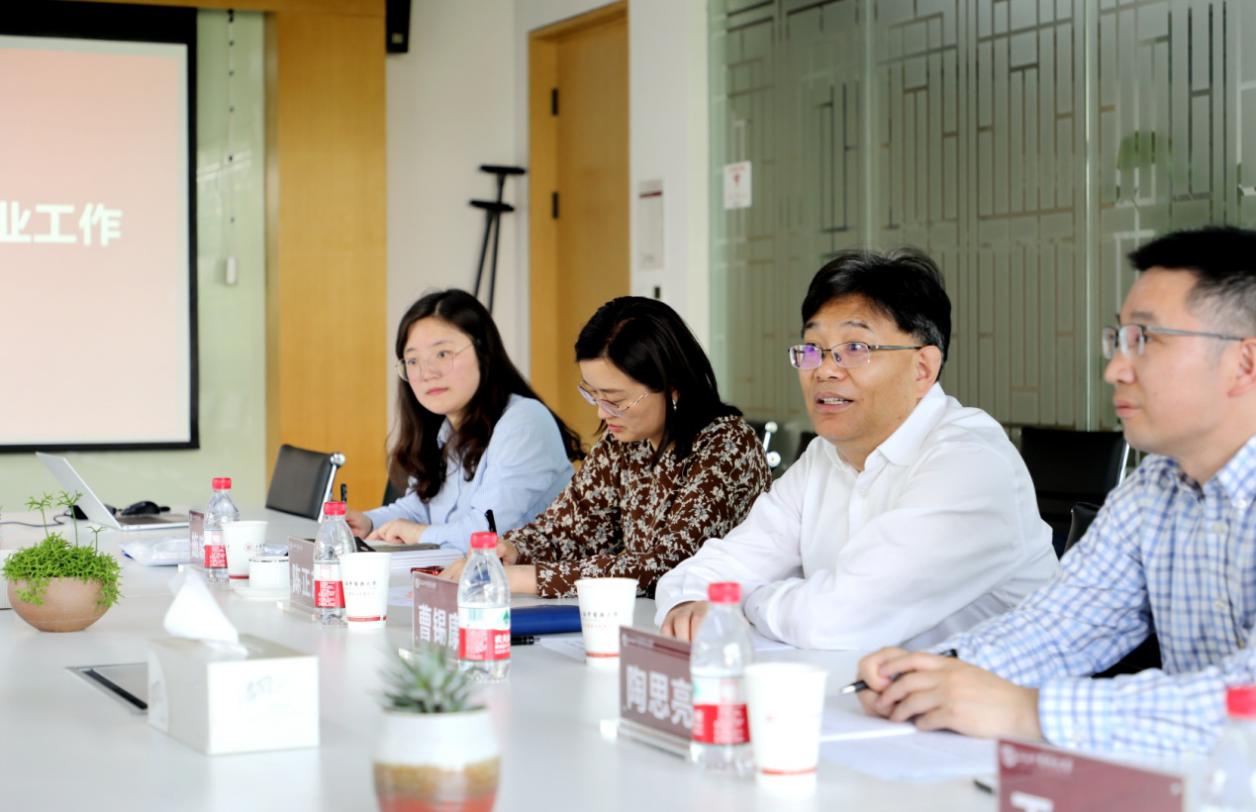 市教卫工作党委副书记、市教委副主任闵辉一行来校调研学生就业工作