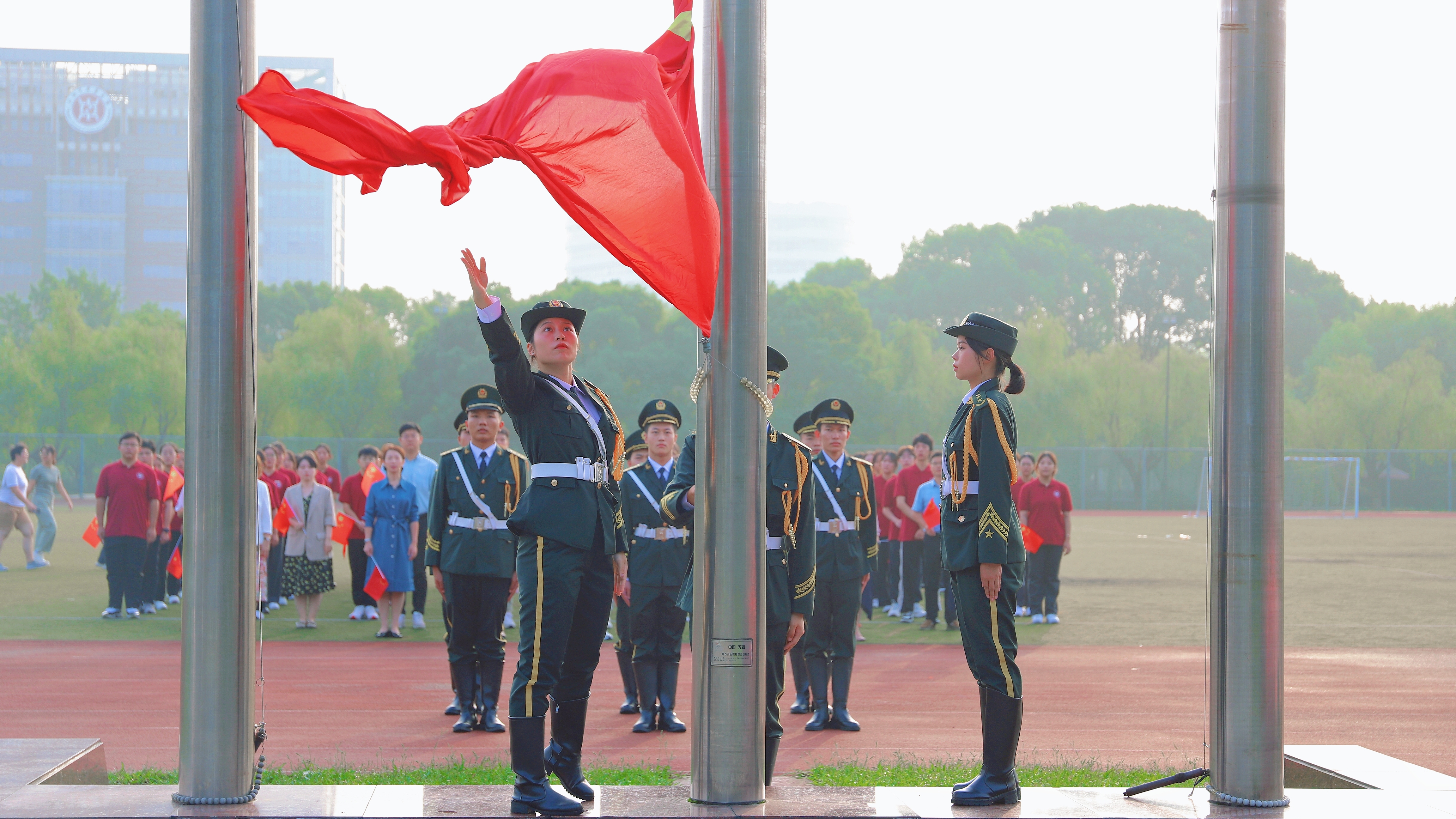 奋进新时代 盛世庆华章伟德举行庆祝中华人民共和国成立74周年升旗仪式