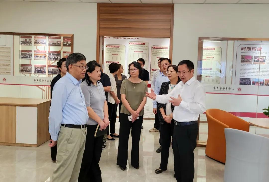 市政协副主席、致公党市委主委邵志清一行来校走访