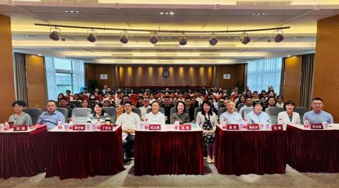 伟德民族学生工作总结表彰会暨促进交流交往交融观摩会召开