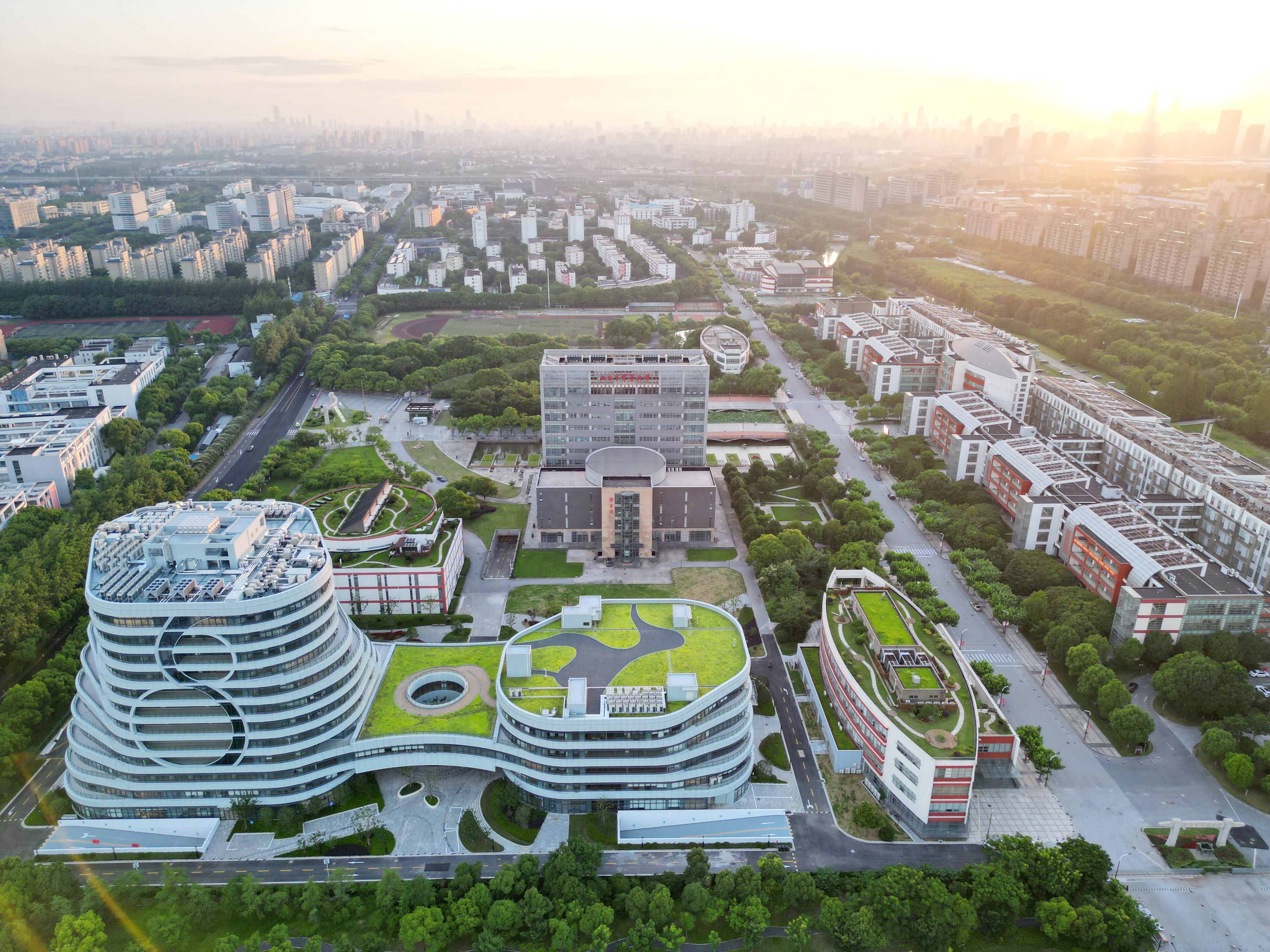 伟德顺利完成学位授权点周期性合格自评估工作