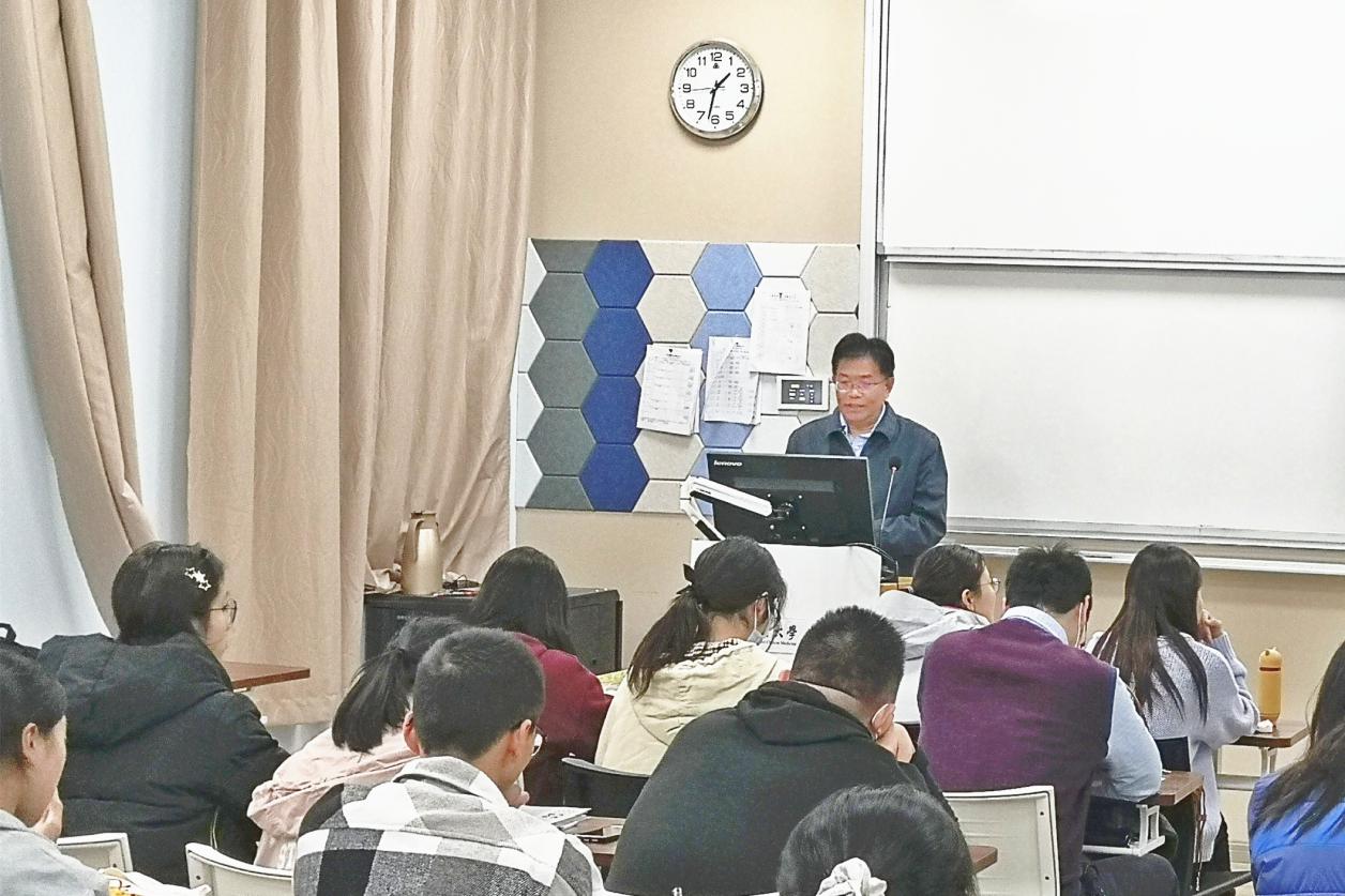 校党委书记曹锡康走进思政大课堂，讲授“习近平新时代中国特色社会主义思想概论”课