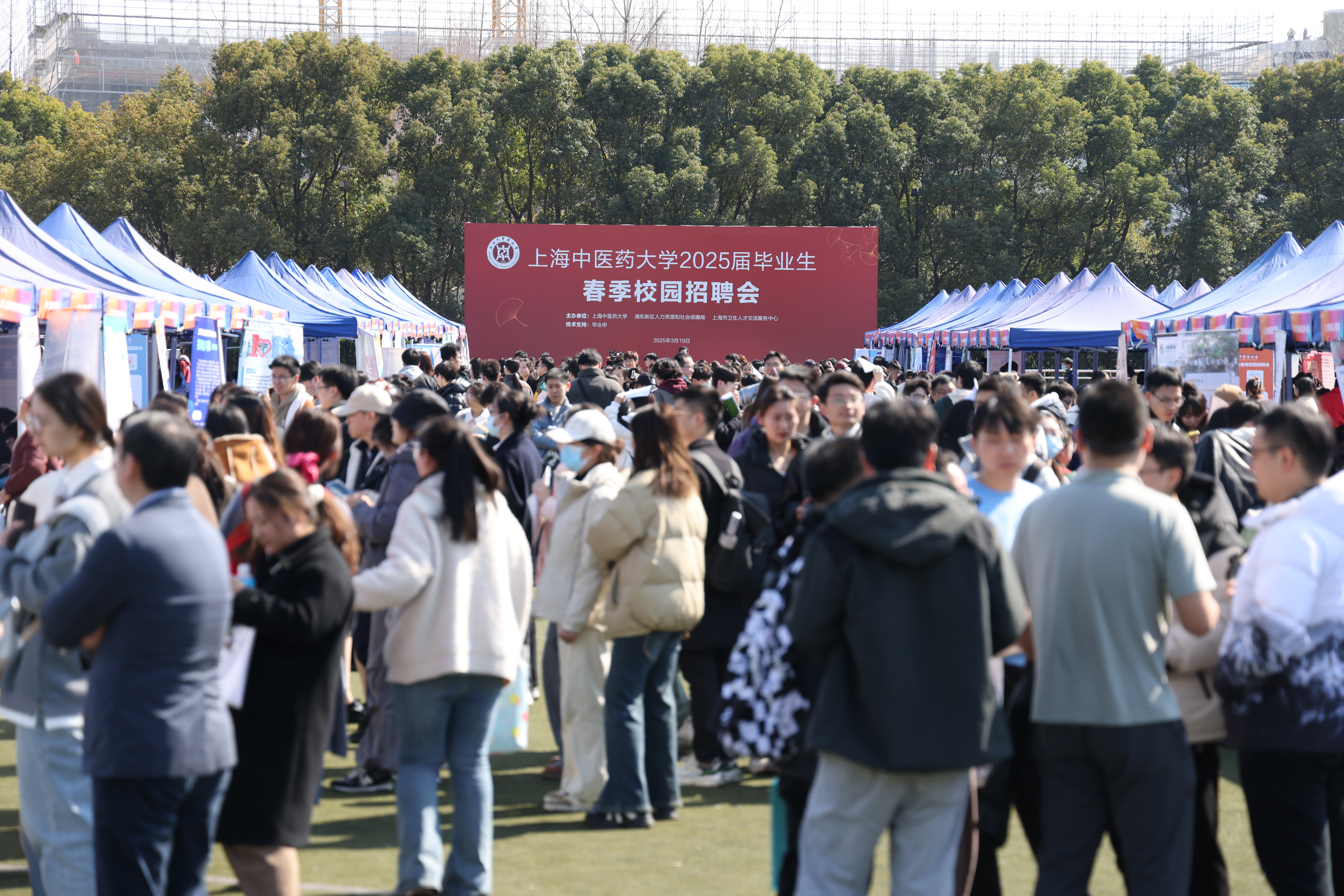 “职”通未来！伟德国际victor1946官网2025届毕业生春季校园招聘会举行