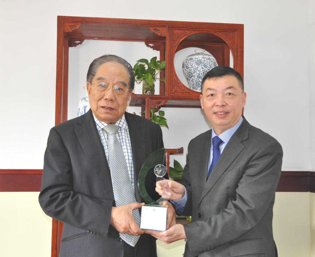 伟德终身教授严世芸获第五届张安德中医药国际贡献奖