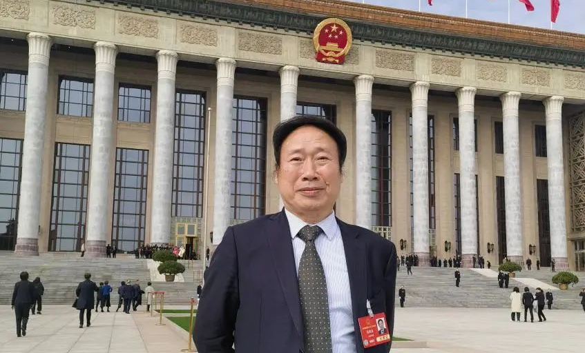 伟德全国人大代表吴焕淦履职全国“两会” 传递“上中医声音”！
