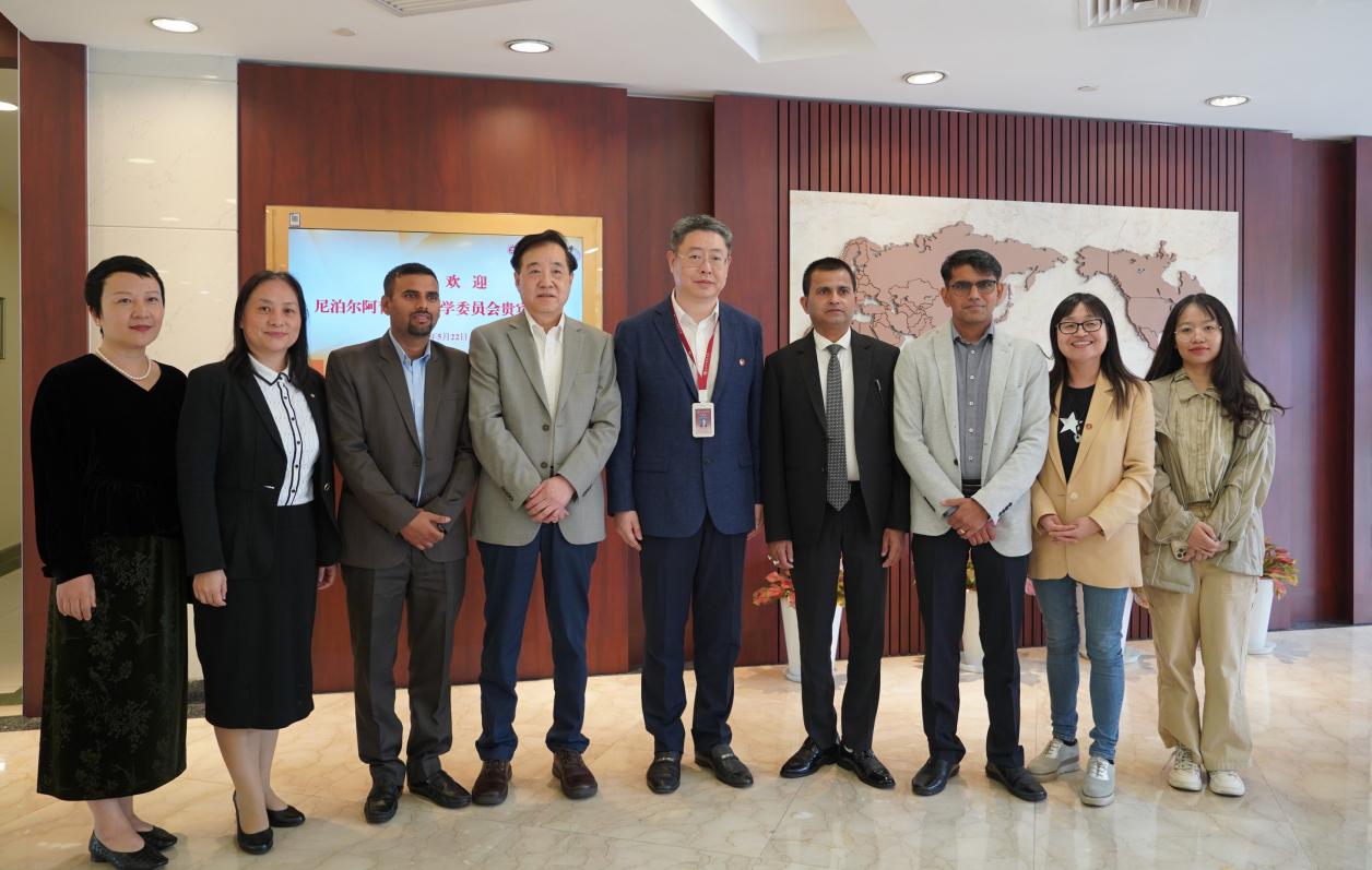 尼泊尔阿育吠陀医学委员会代表团来校访问