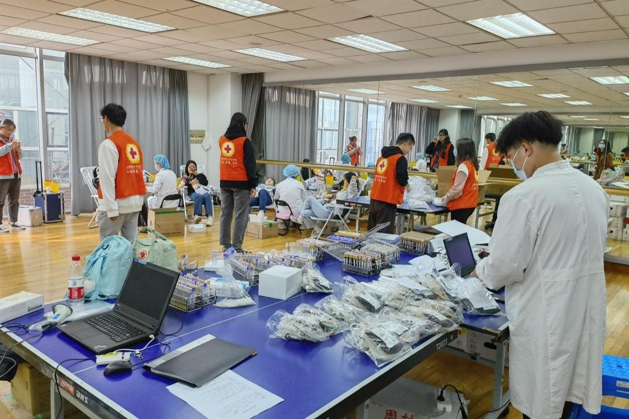 伟德师生积极参与2021年无偿献血活动