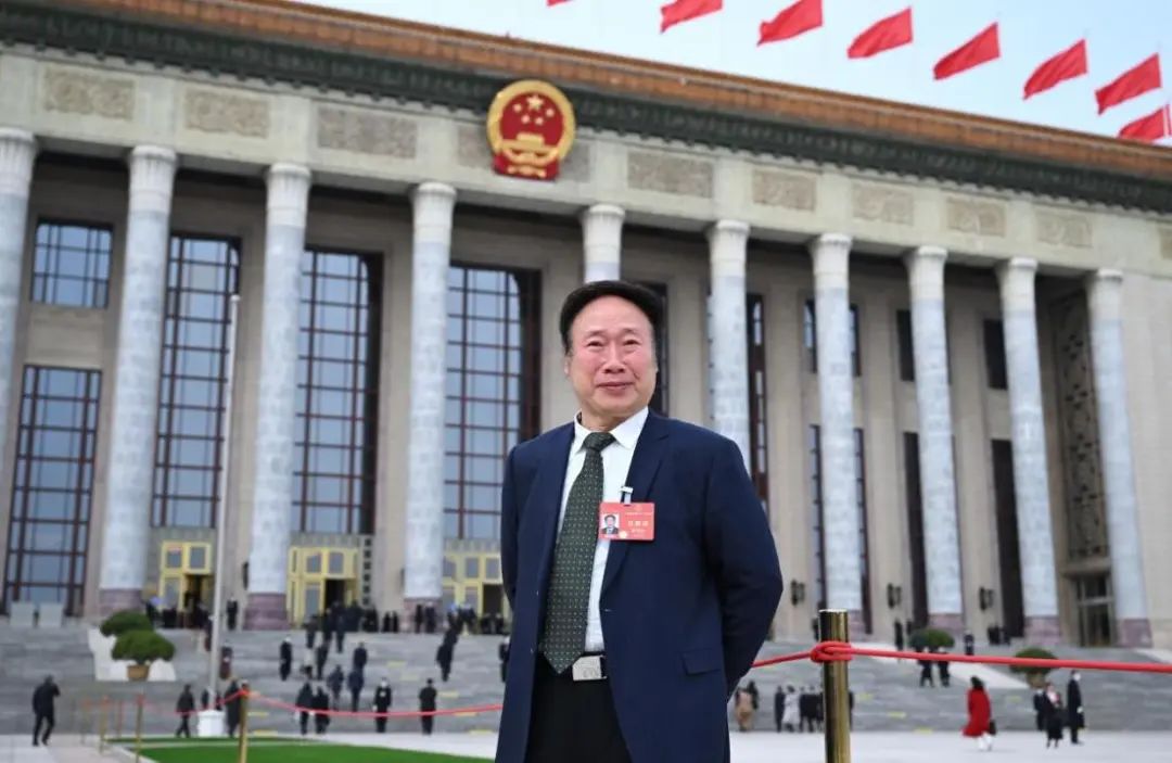 伟德全国人大代表吴焕淦两会热情履职，贡献中医智慧