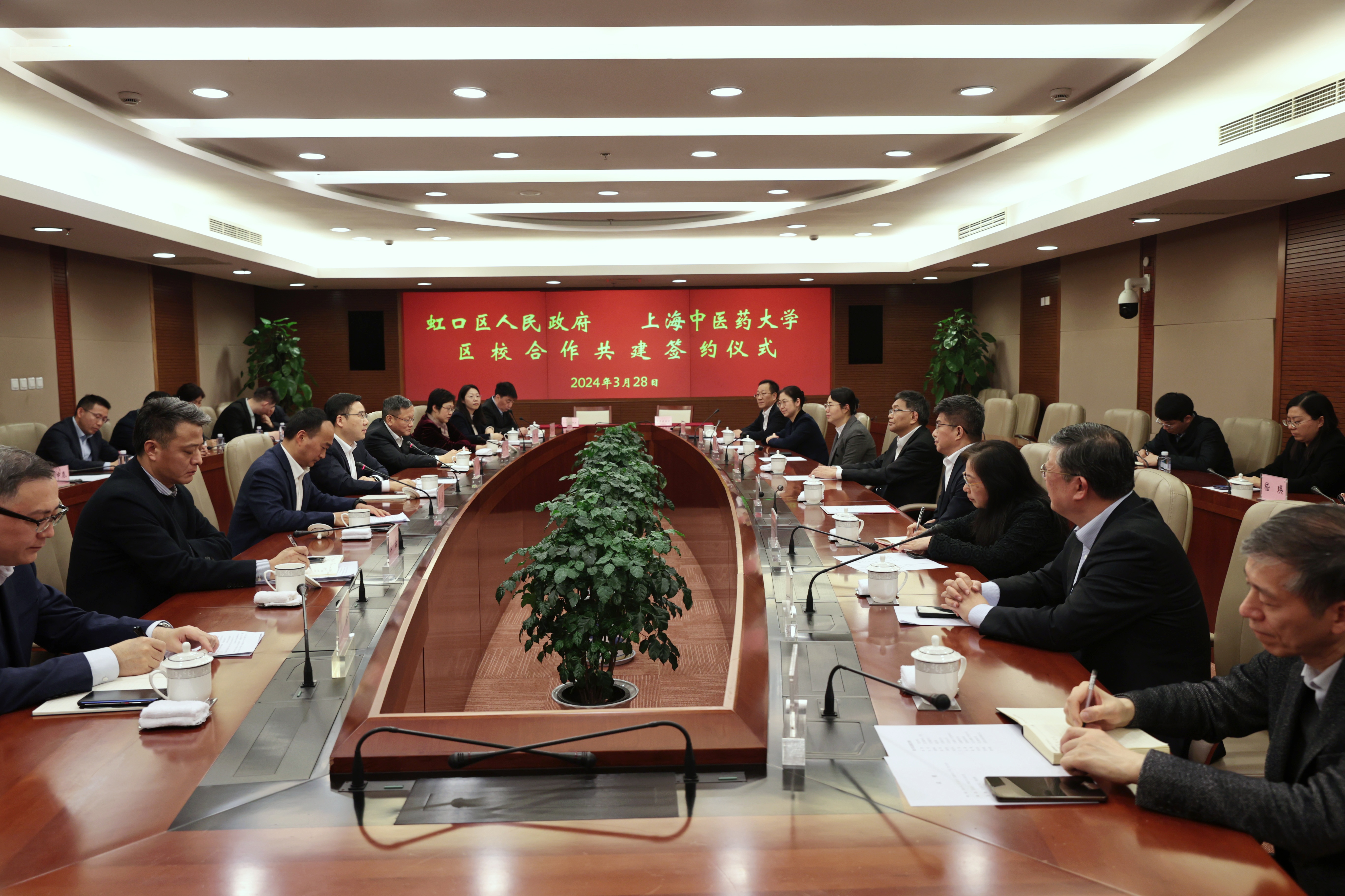 伟德与虹口区人民政府签署新一轮合作共建协议