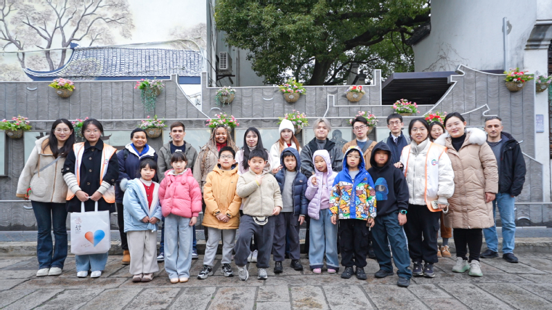 杏林润童心 岐黄迎新春——伟德国际学生走进新场镇寒托班