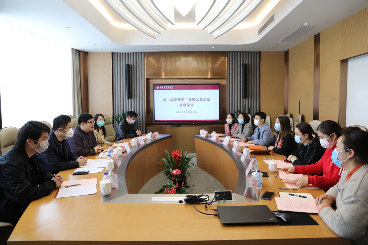 致敬天使 感恩有你 向“战疫天使”致敬公益活动捐赠仪式在伟德举行
