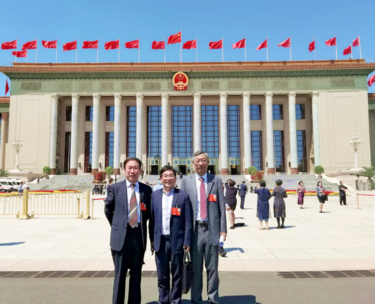 聚焦中医药振兴发展，伟德全国政协委员履职全国政协十三届三次会议