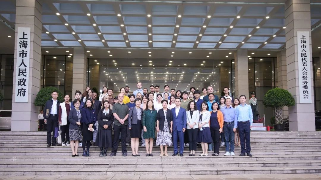 伟德外国留学生参加“走进人大”活动