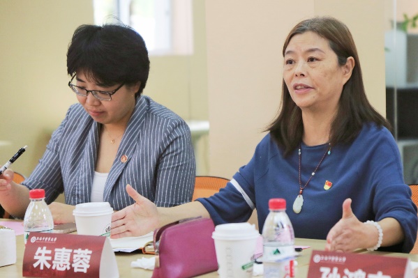 伟德举办学生代表与校领导、职能部门领导面对面提案反馈交流会