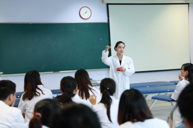 伟德教师在第三届上海市高校教师教学创新大赛中获佳绩