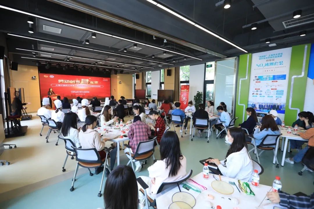 “爱党情”“爱校情”用药膳和刺绣作品秀出来，伟德学子争做劳动达人