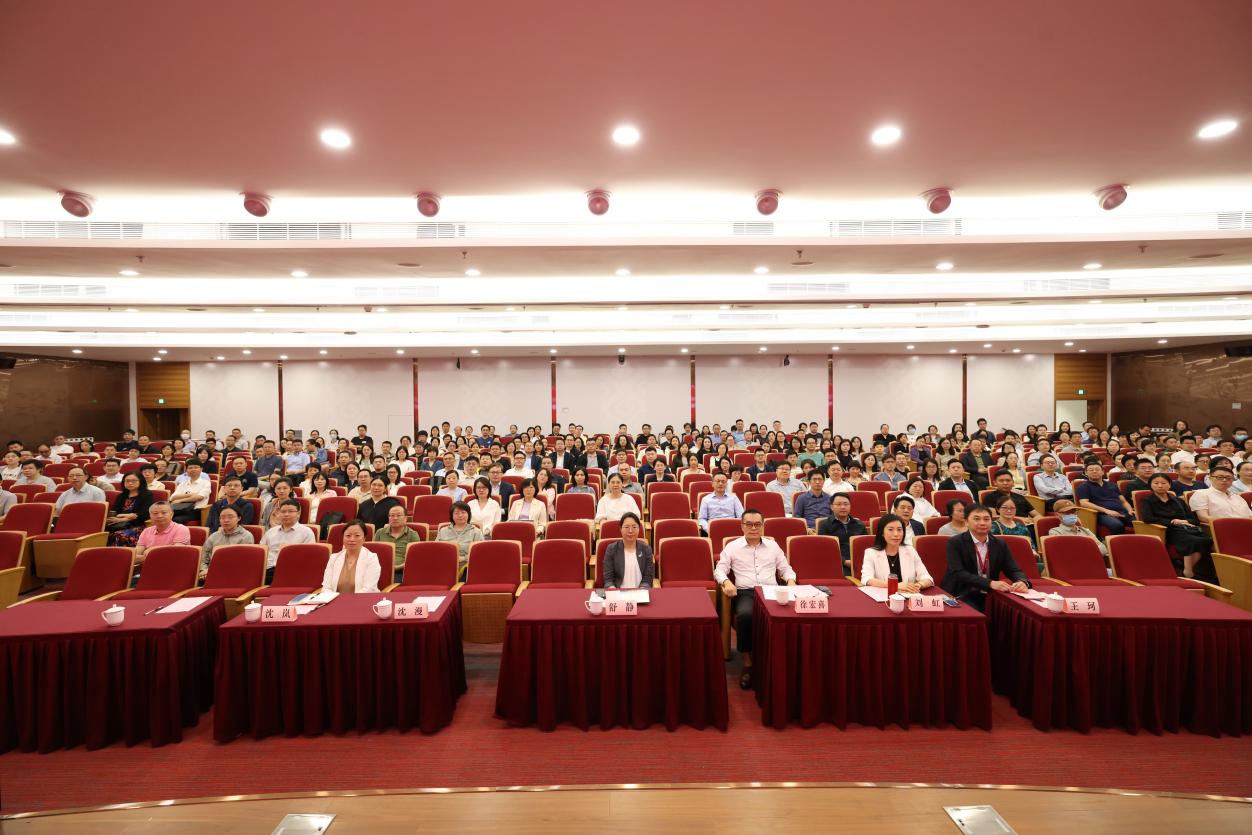 师德师风大讲堂暨2025年新增研究生导师培训会召开