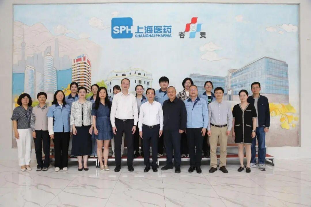 校长季光带队赴上海上药杏灵科技药业股份有限公司看望驻企学生