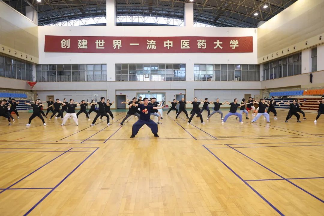 2023年上海市学校武术、五禽戏师资培训班在伟德举办