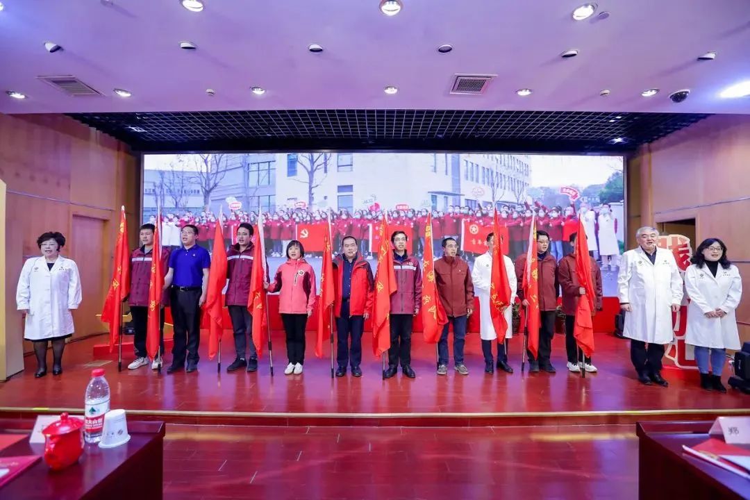 市教卫工作党委系统第四季“伟大工程”系列示范党课之“矢志不渝践初心 笃行不怠见曙光”在伟德附属曙光医院开讲