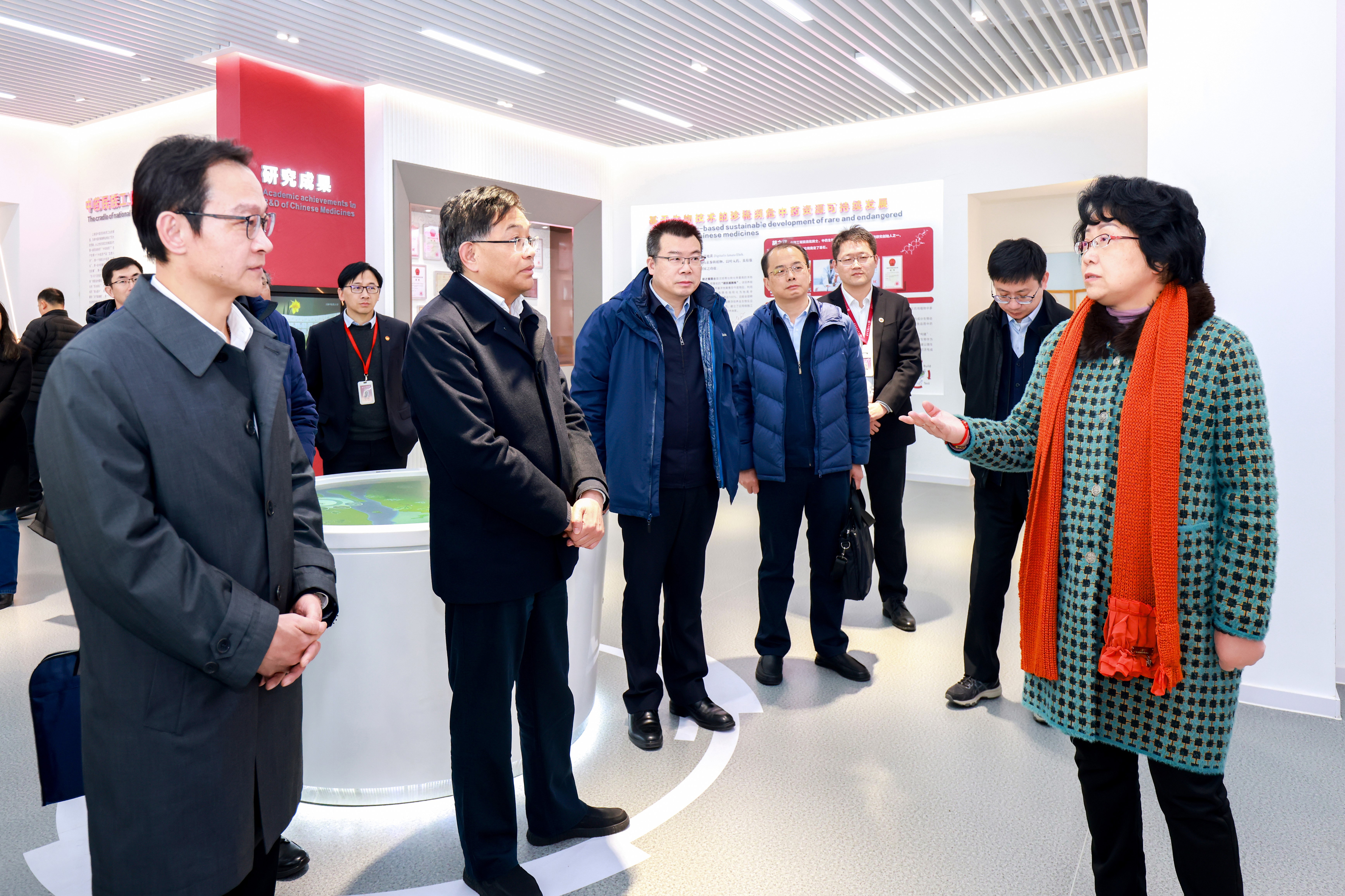 教育部副部长翁铁慧一行来伟德指导调研