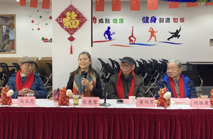 伟德召开离休干部迎春团拜会暨校情通报会