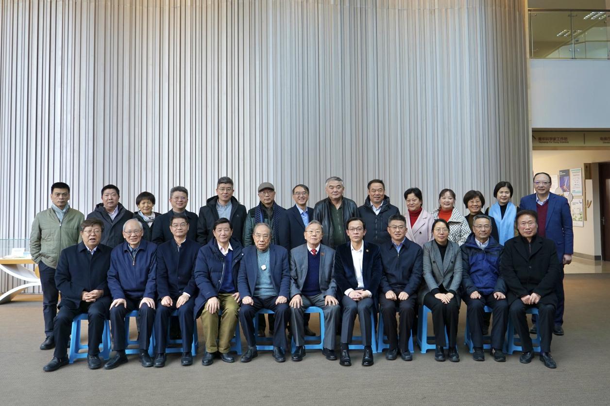 伟德国际victor1946官网第十六届学位评定委员会第三次全体会议召开