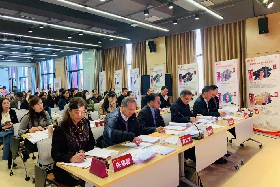 伟德召开“跨界协同育人共同体——服务学生成长导师团”2021年度评审会