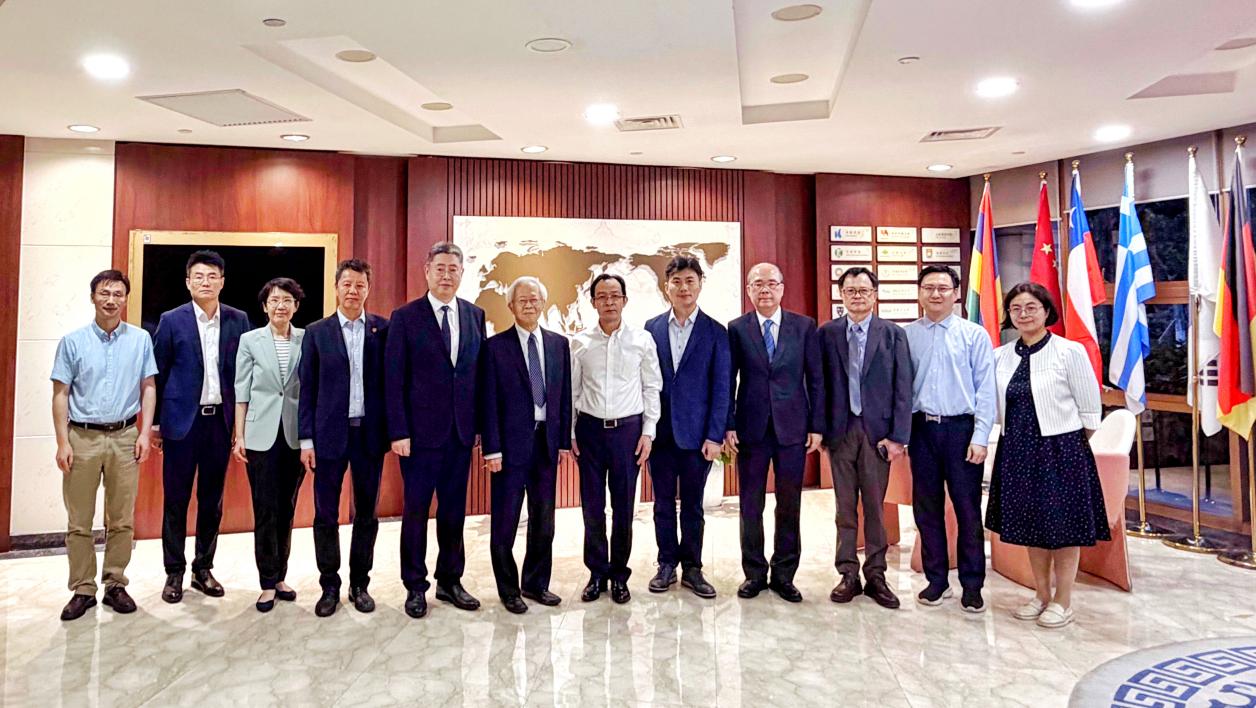 长庚大学校长汤明哲率代表团访问伟德