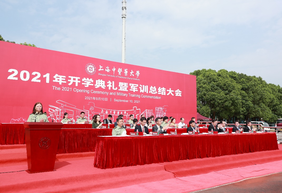 伟德举行2021年军训总结大会